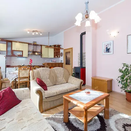 Stunning In Kastel Luksic With Kitchen * Kastela