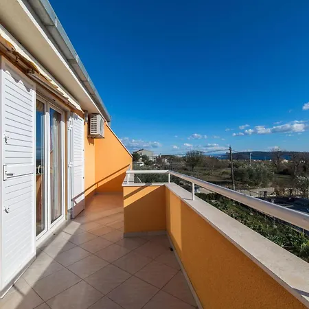 Stunning In Kastel Luksic With Kitchen Holiday home *