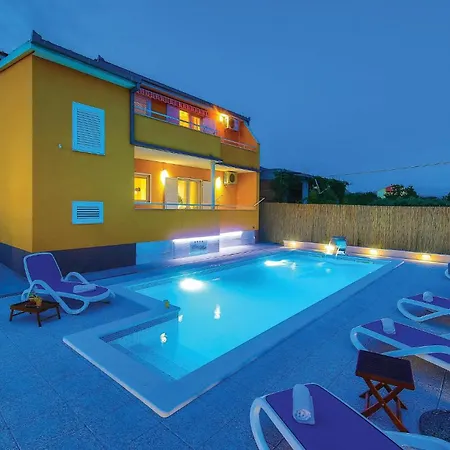 Holiday home Stunning In Kastel Luksic With Kitchen *