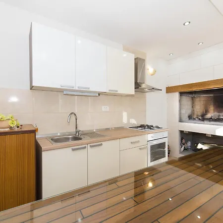 Stunning In Kastel Luksic With Kitchen Holiday home Kastela