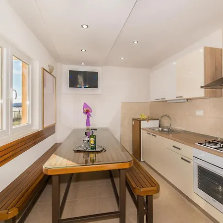 Stunning In Kastel Luksic With Kitchen *