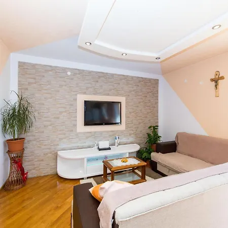 Stunning In Kastel Luksic With Kitchen * Kastela