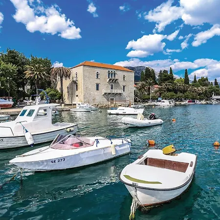 Stunning In Kastel Luksic With Kitchen