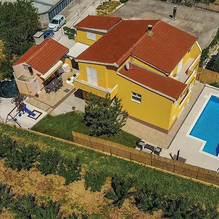 Stunning In Kastel Luksic With Kitchen Holiday home *