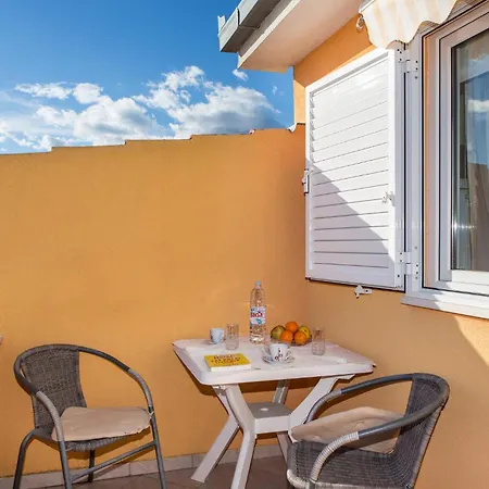 Stunning In Kastel Luksic With Kitchen Holiday home Kastela