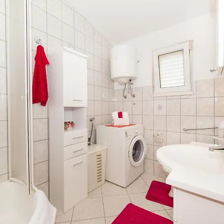 Stunning In Kastel Luksic With Kitchen * Kastela