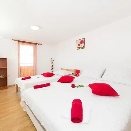 Stunning In Kastel Luksic With Kitchen * Kastela