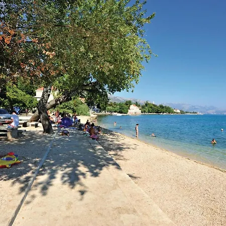 Holiday home Stunning In Kastel Luksic With Kitchen *